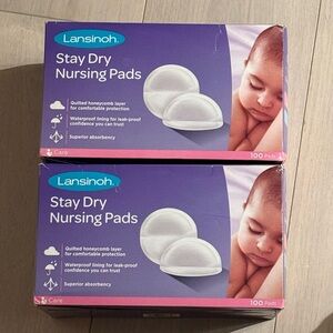 Lansinoh Stay Dry Nursing Pads - 200 Pads (2x100) - NWT